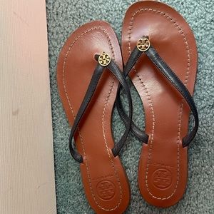 TORY BURCH NAVY FLIP FLOPS SIZE 8